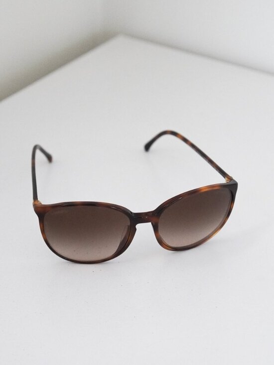 CHANEL SUNGLASSES IN BROWN TORTOISE main image 10